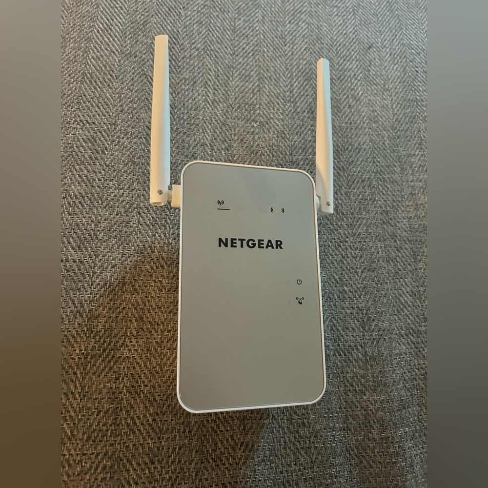 NETGEAR® AC1200 WiFi Range Extender Model: EX6150v2